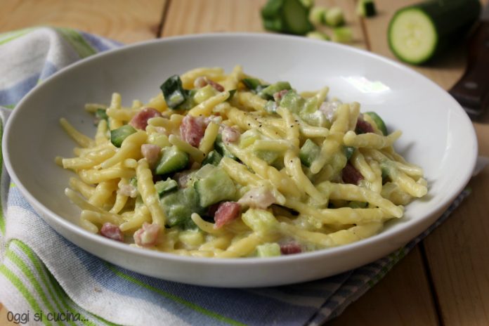 Trofie con crema di zucchine e pancetta